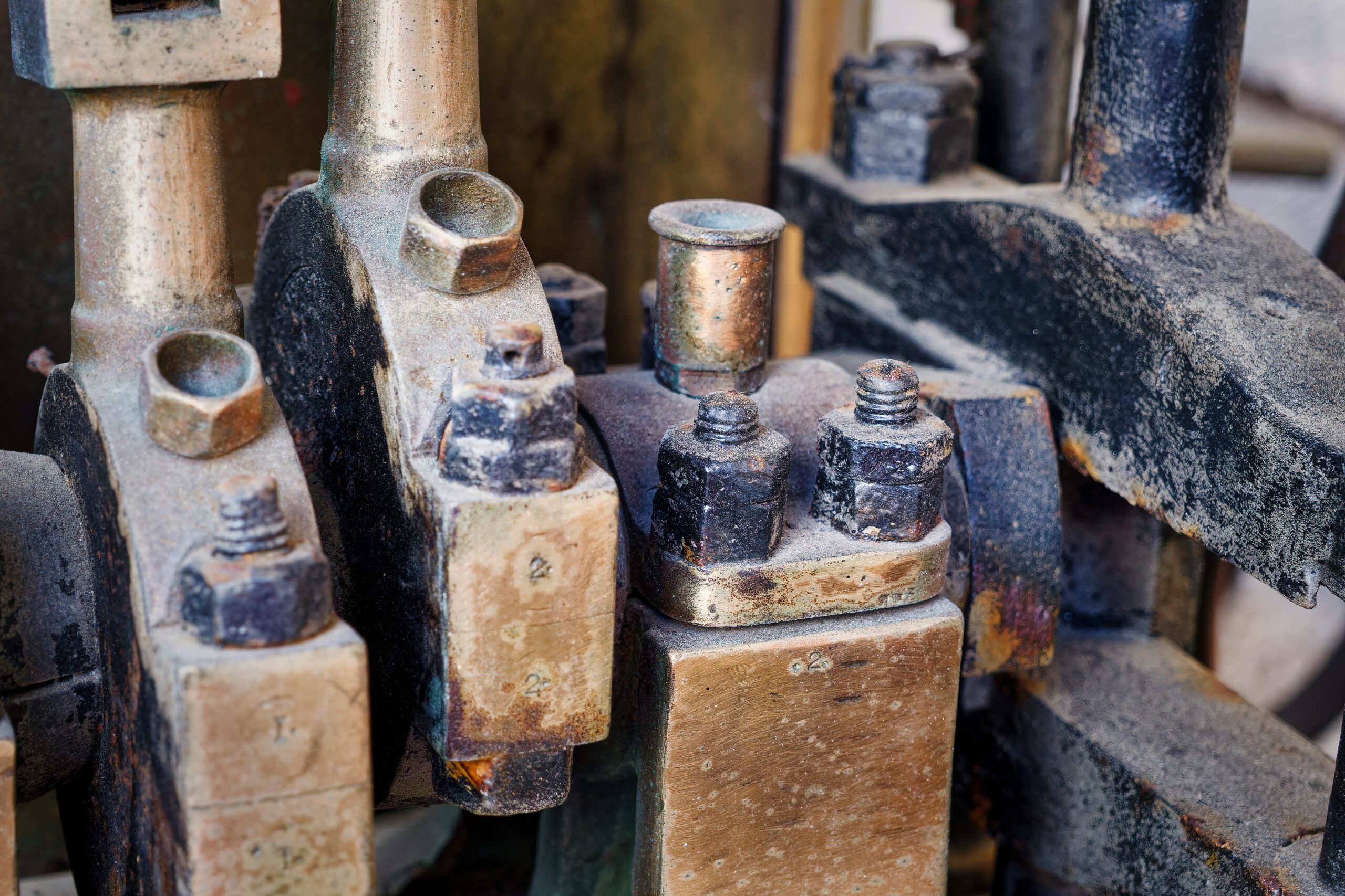 A close up of a bunch of metal objects